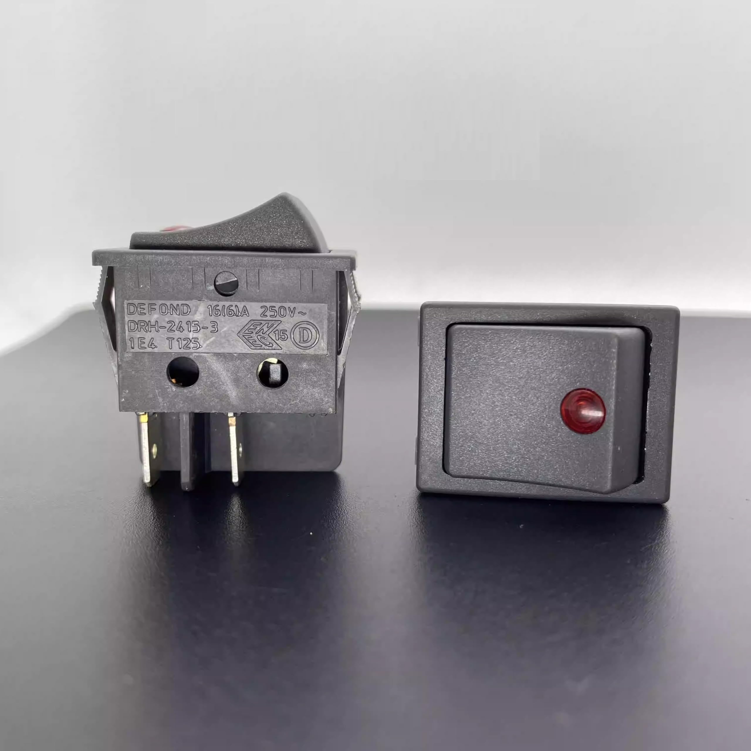 Defond DRH-2415-3 Illuminated Rocker Switch, 4-Pin 2-Position ON